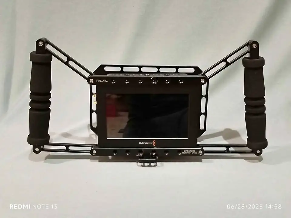 Monitor Blackmagic Video Assist 5 inch Monitor Cage Proaim