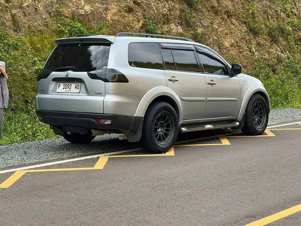 2009 Mitsubishi pajero