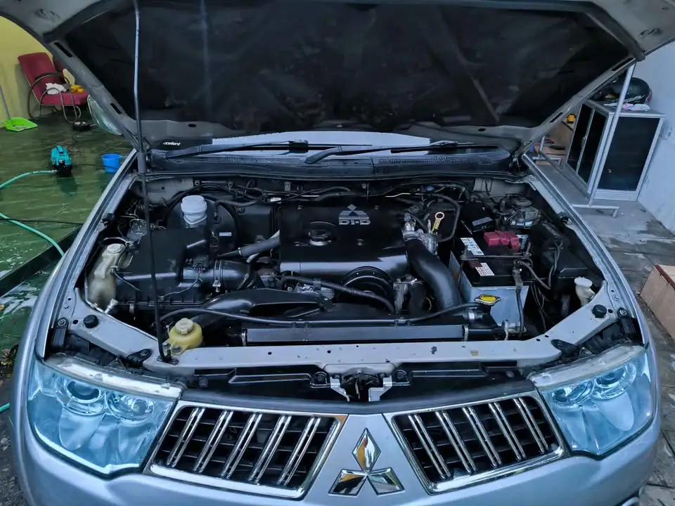 2009 Mitsubishi pajero