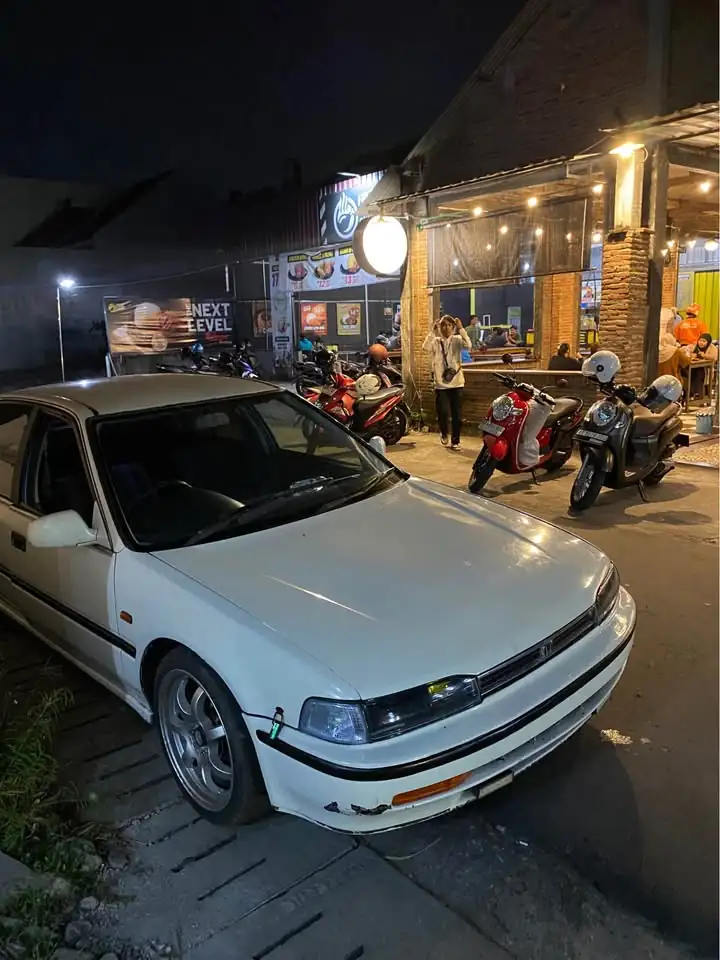 1990 Maestro sedan