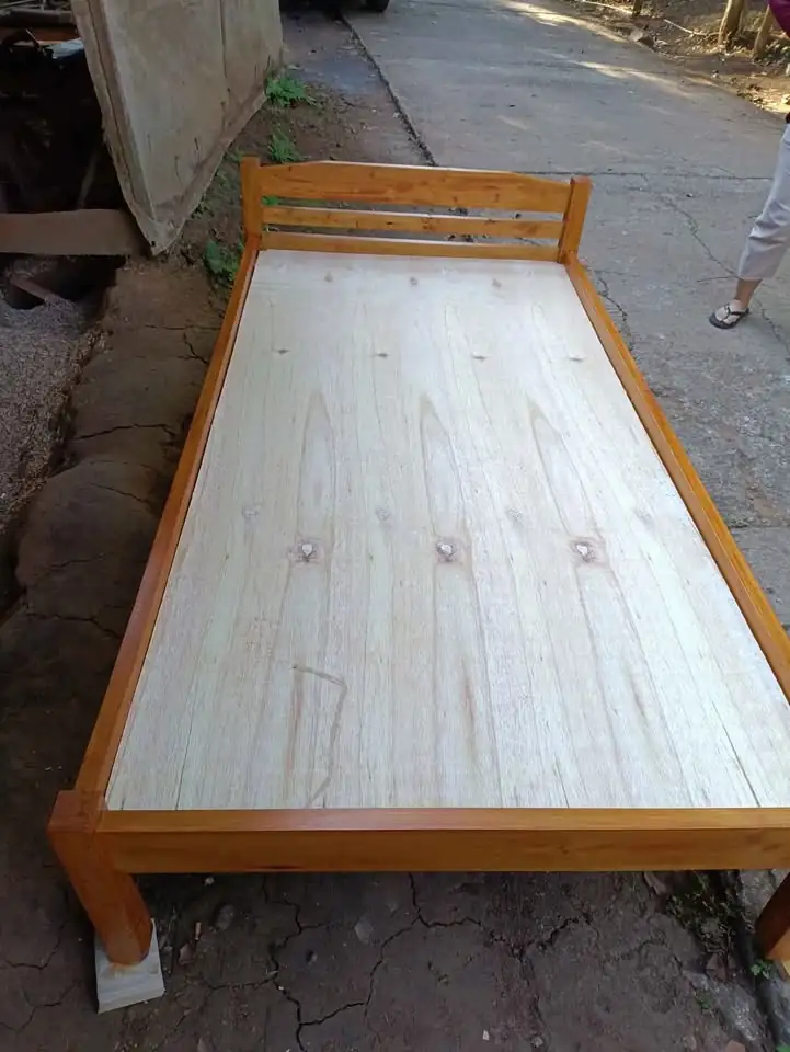 Dipan tempat tidur