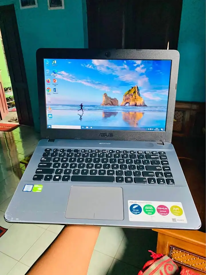 Laptop asus core i3 gen6 Ram 8 SSD VGA Nvidia 920mx