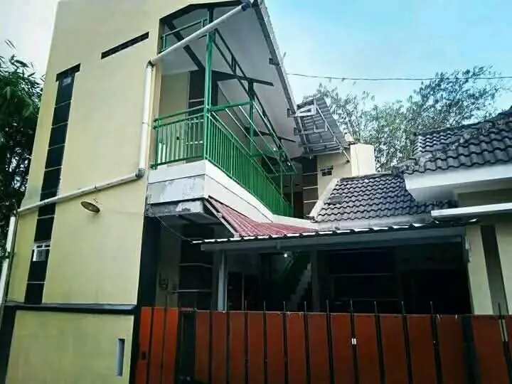 RUMAH DEKAT KAMPUS DENGAN 8 KMR KOS Rp1,9 M