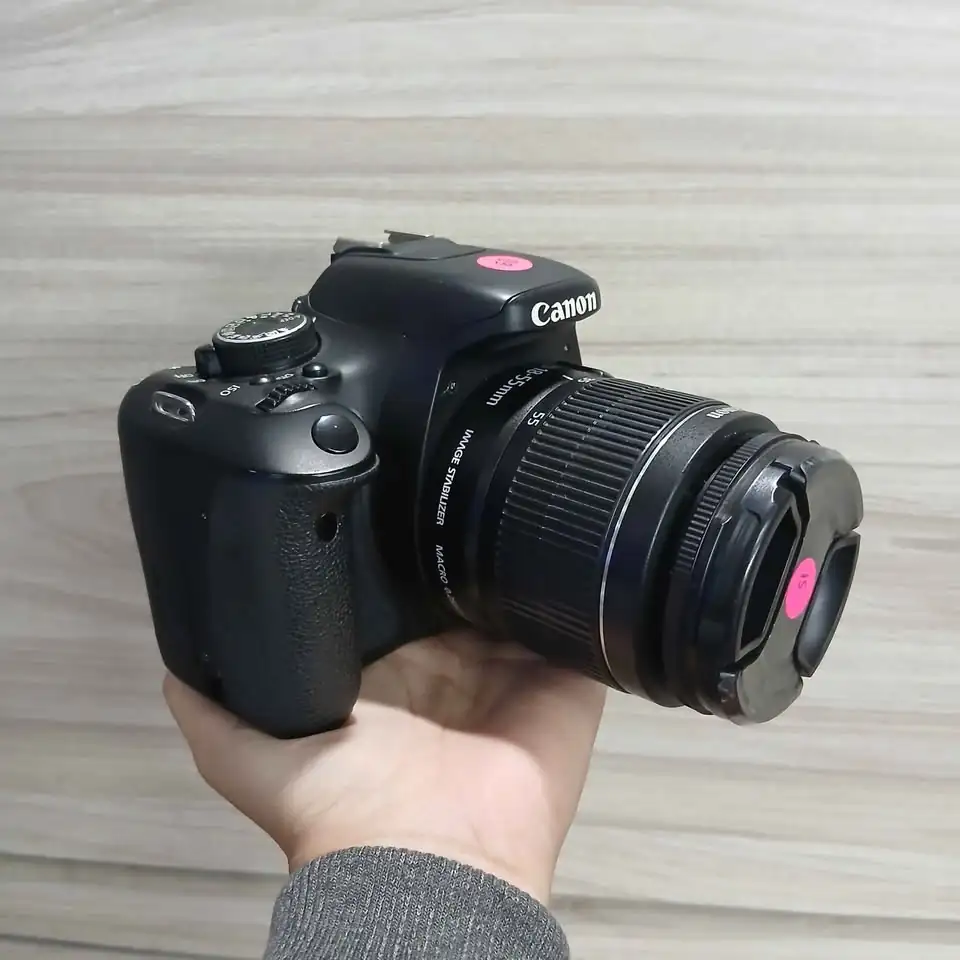 Kamera Canon 600D Lensa 18-55mm