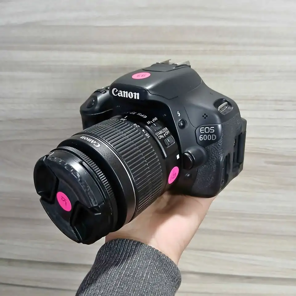Kamera Canon 600D Lensa 18-55mm