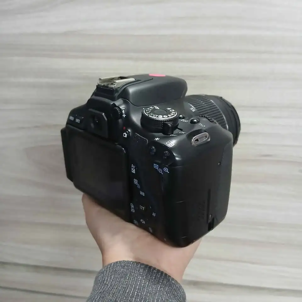 Kamera Canon 600D Lensa 18-55mm