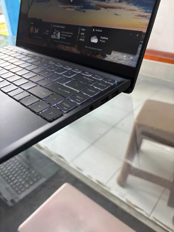 Laptop slim cakep intel core i3 generasi 10