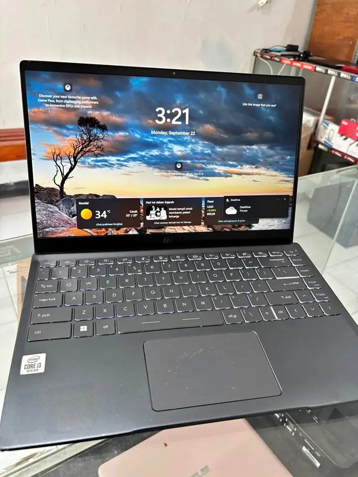 Laptop slim cakep intel core i3 generasi 10