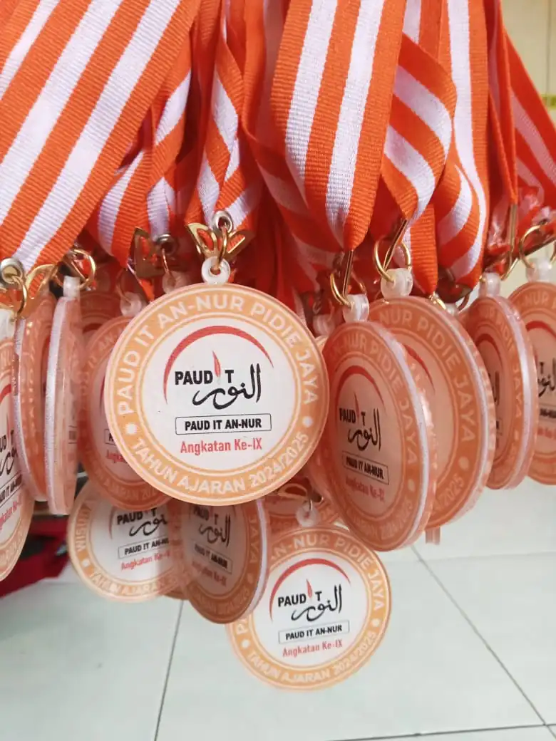 MEDALI PENGHARGAAN AKRILIK