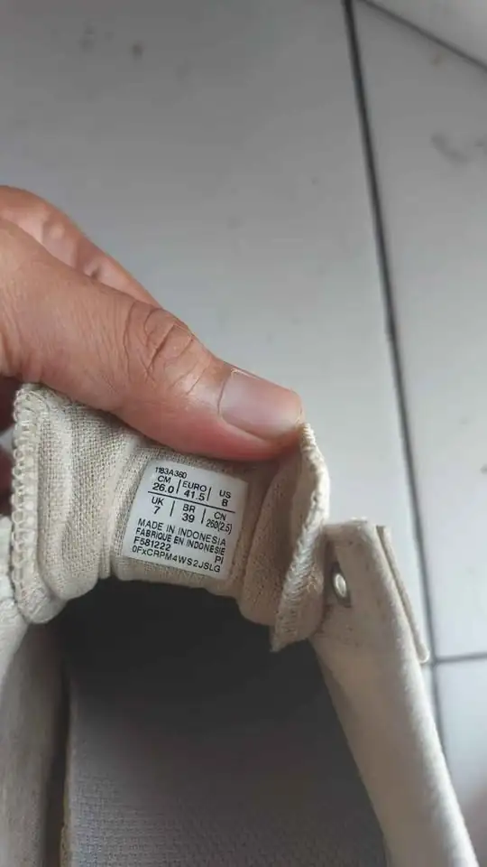 Sepatu onitsuka tiger masih bagus ukuran 39