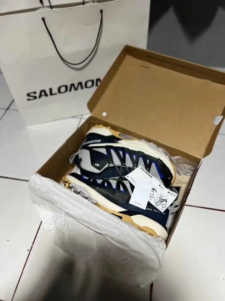 Sepatu salomon