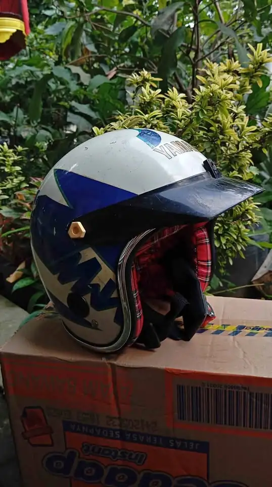 Helm jadul Yamaha lawas