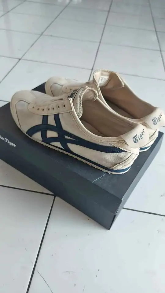 Sepatu onitsuka tiger masih bagus ukuran 39