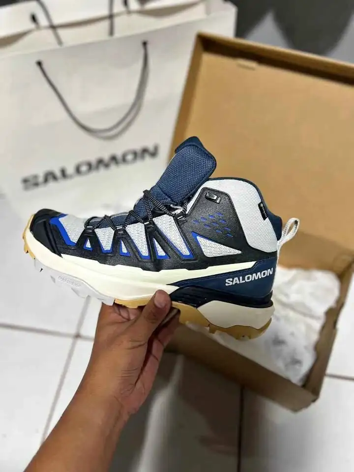 Sepatu salomon