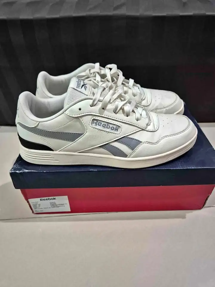 Sepatu Reebok Putih