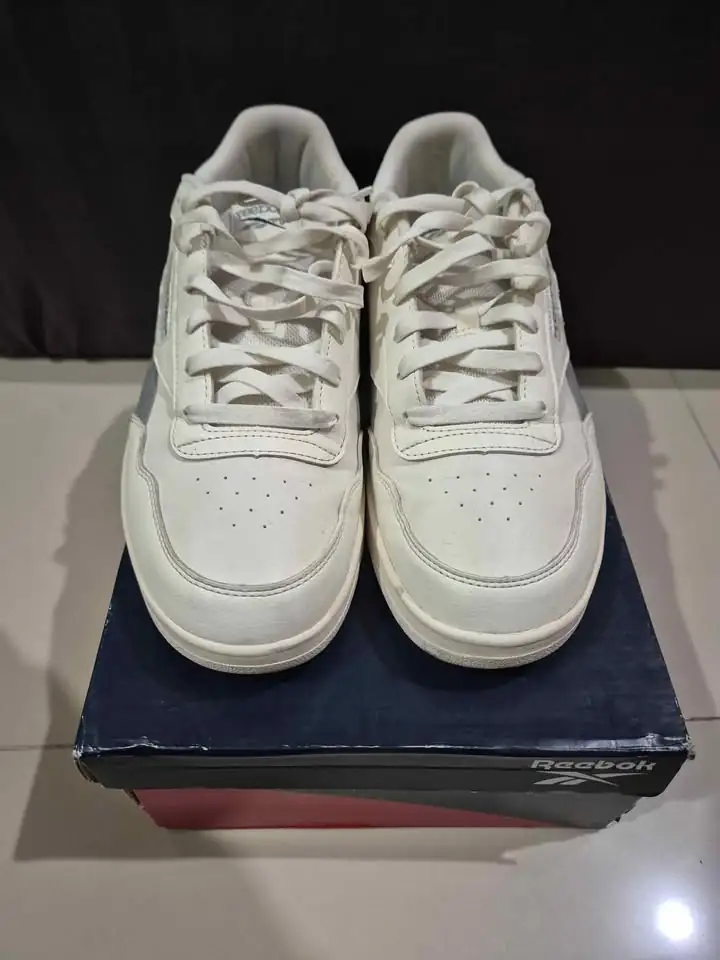 Sepatu Reebok Putih