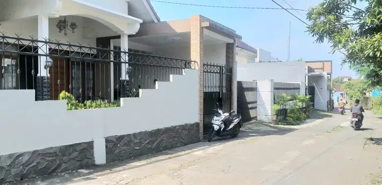 Jual Cepat Rumah Strategis Lingkungan Kost dan Home stay