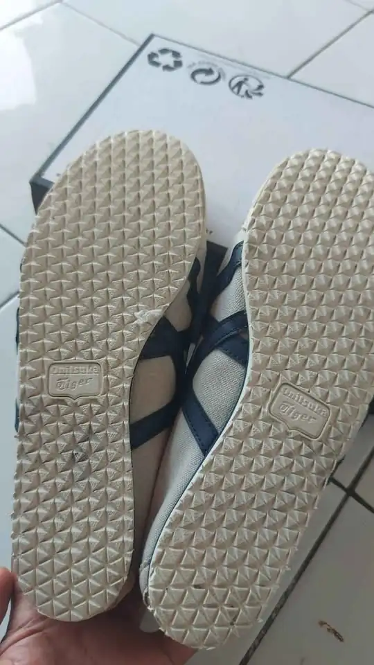 Sepatu onitsuka tiger masih bagus ukuran 39