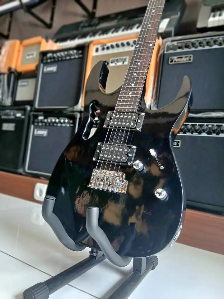 Gitar elektrik Ibanez jem hitam