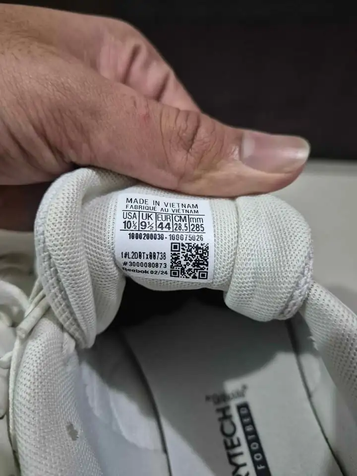 Sepatu Reebok Putih
