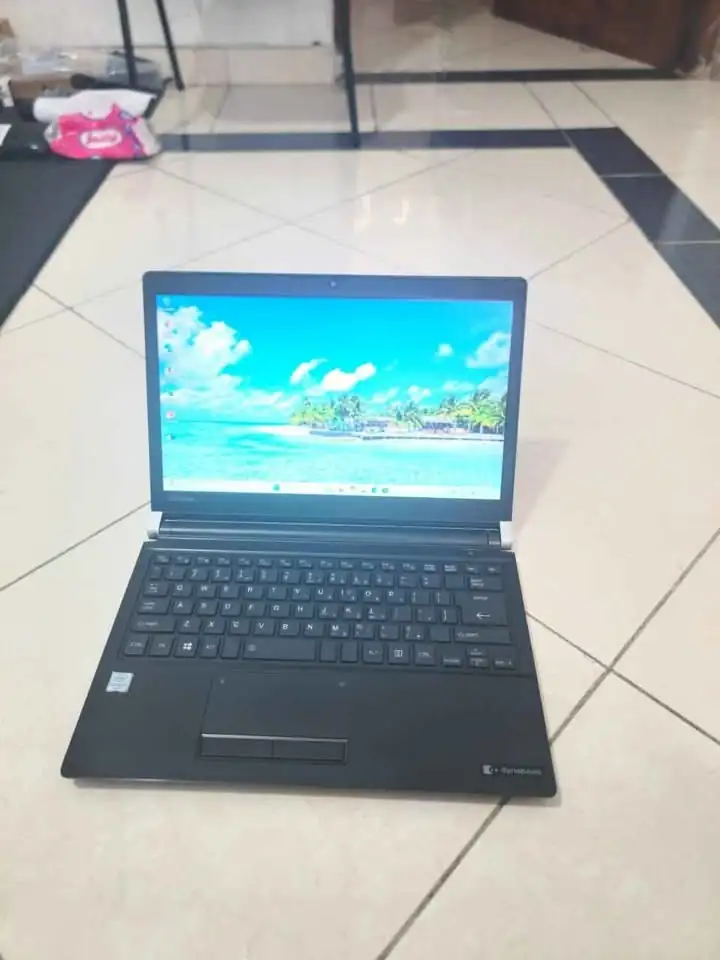 Laptop Toshiba Dynabook R73 Intel Core i5 generasi 6