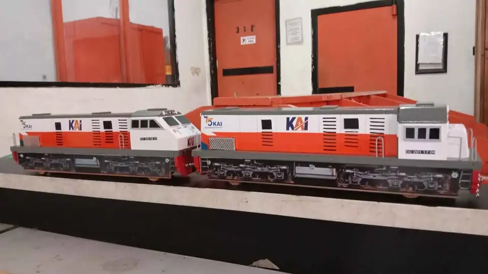 Lokomotif kereta api kayu mainan anak