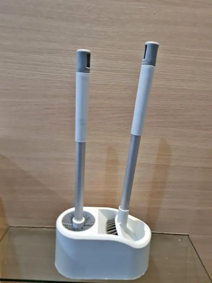 Peralatan pembersih sikat kloset toilet hemat tenaga bulu banyak merk
