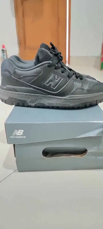 Di jual sepatu
