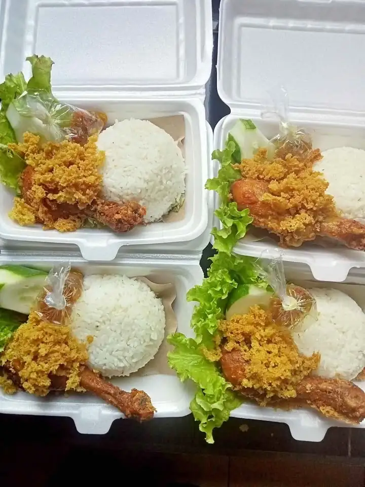 Paket nasi ayam bakar, kremes, geprek