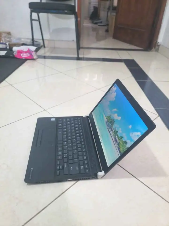 Laptop Toshiba Dynabook R73 Intel Core i5 generasi 6