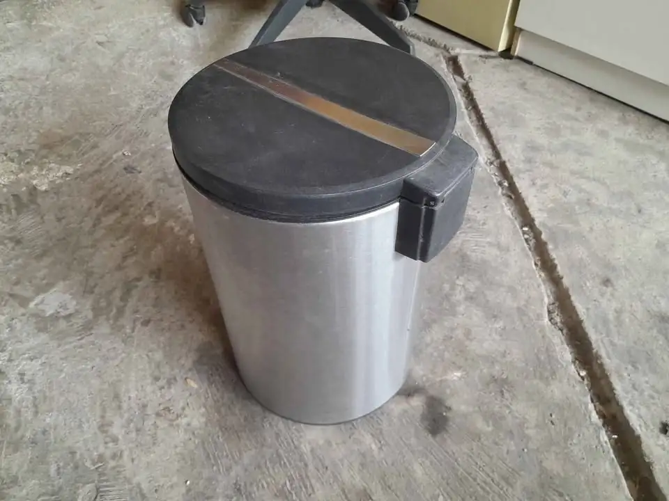 Tempat Bak Sampah Pedal Bin Krisbow 12L