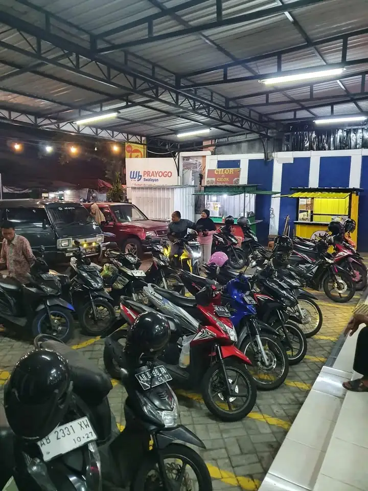 Sewa tempat usaha lapak kosong depan swalayan JL GODEAN KM 14