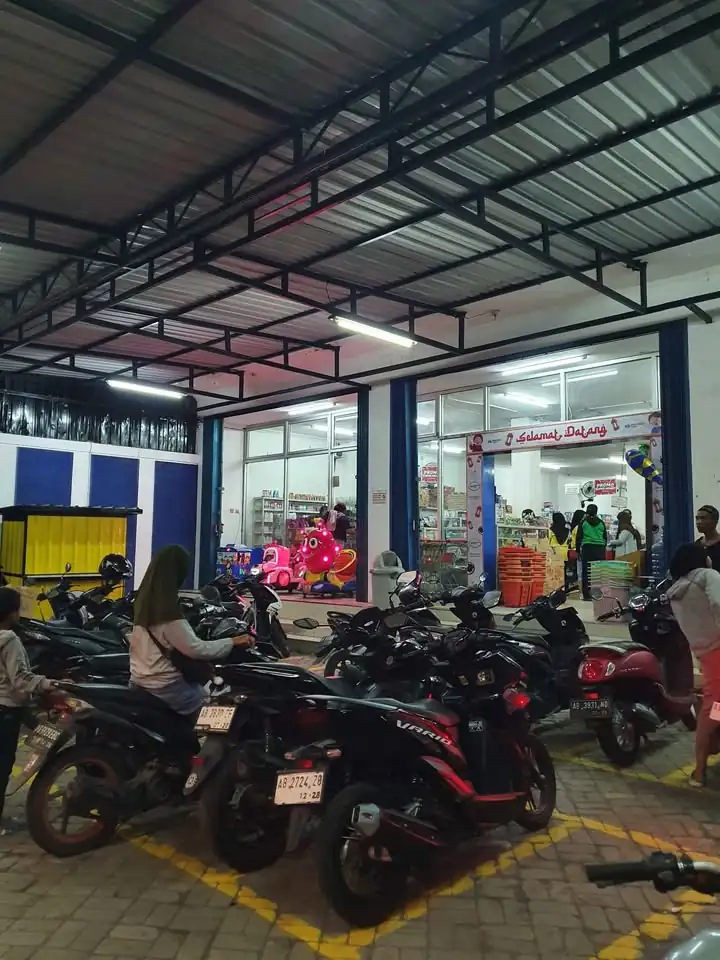 Sewa tempat usaha lapak kosong depan swalayan JL GODEAN KM 14