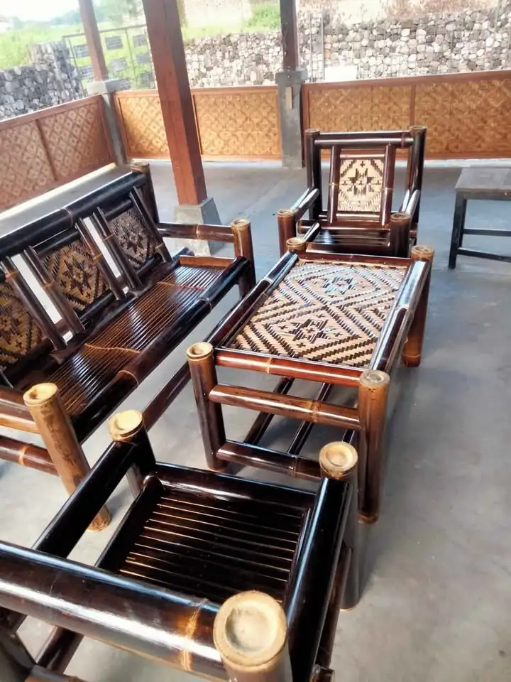 Kursi Bambu 1 set / Lincak