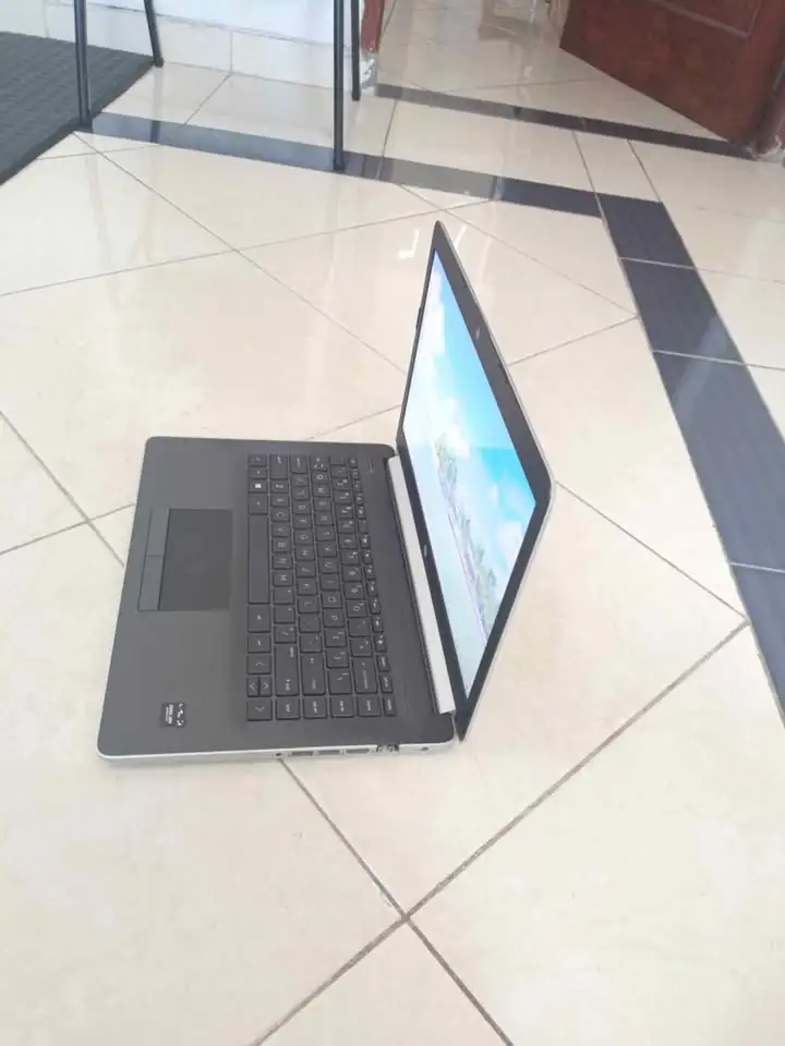 Laptop Slim HP 14-bs016tu Intel Core i3 gen6