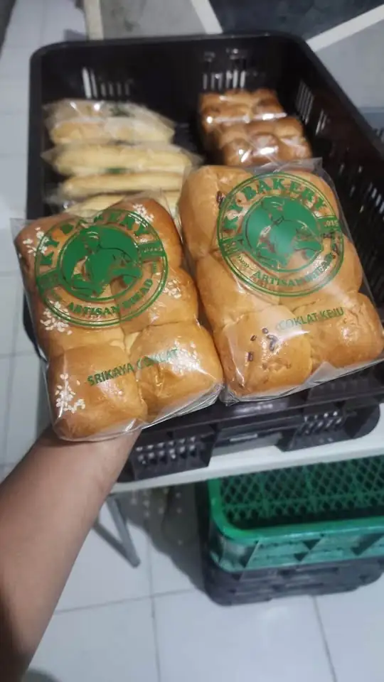 Roti manis dan roti sobek