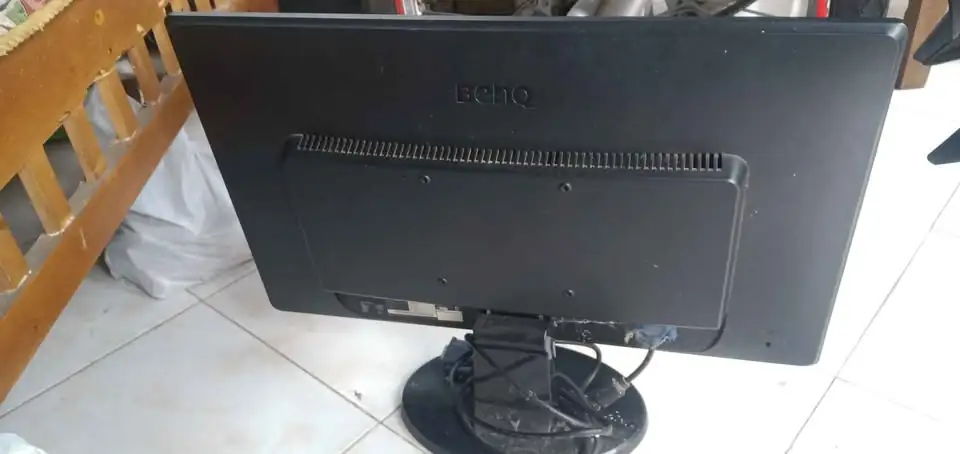 Monitor merk BenQ 20″ murah aja