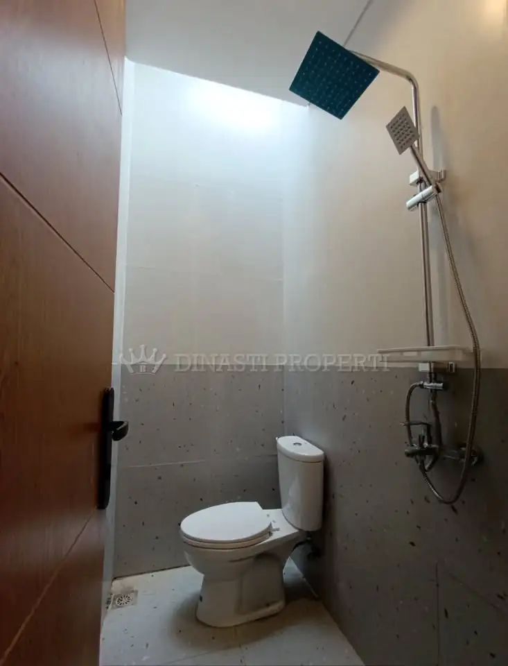 DIJUAL 3 KT 1 Kamar Mandi Rumah