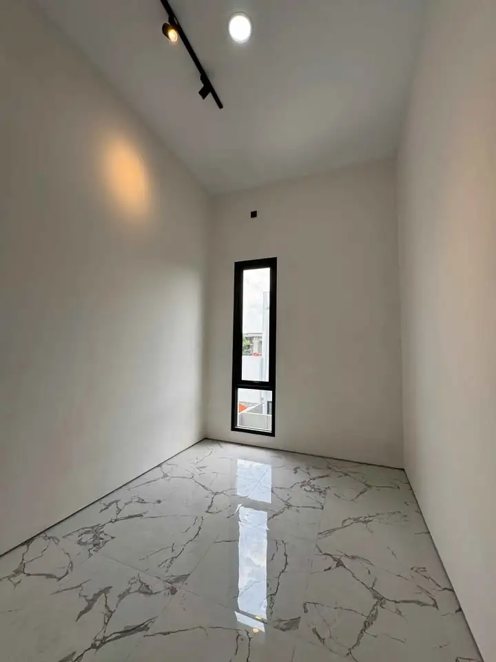Rumah Baru 2 Lt 3 KT 2 KM