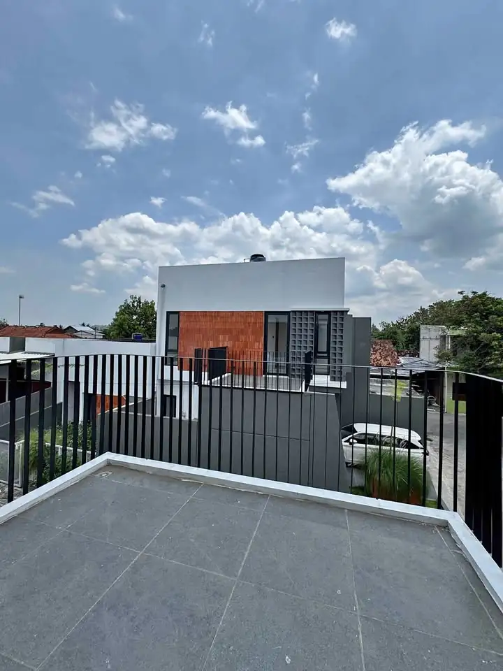 Rumah Baru 2 Lt 3 KT 2 KM