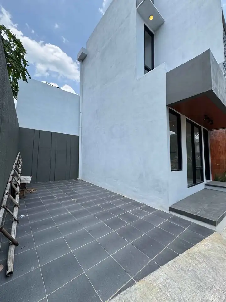 Rumah Baru 2 Lt 3 KT 2 KM