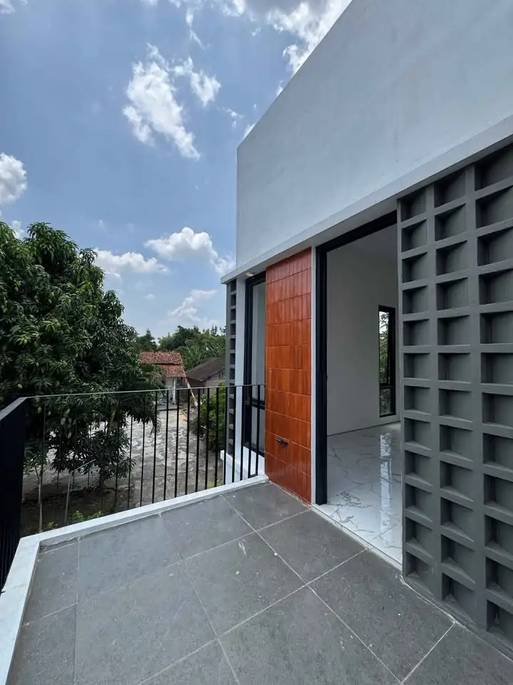 Rumah Baru 2 Lt 3 KT 2 KM