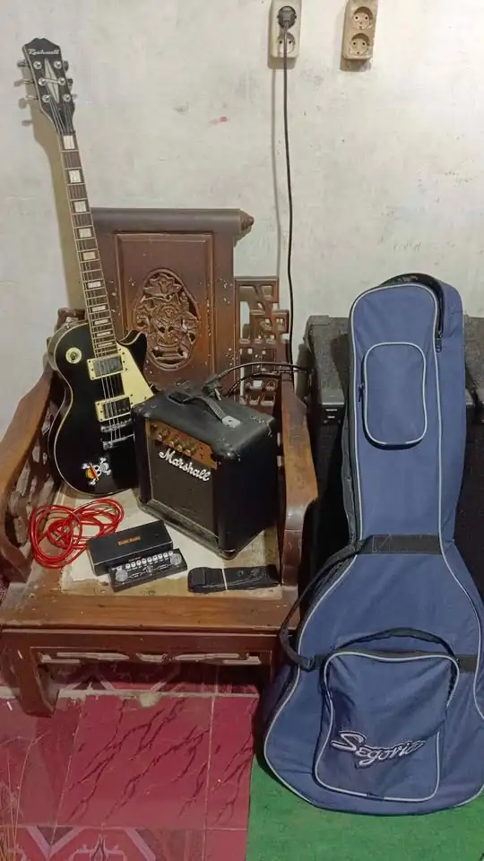 Jual Rockwell ori bukan custom + Ampli Marshall Mg 10 + Efek cube baby
