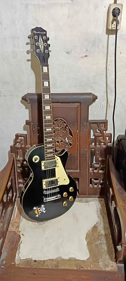 Jual Rockwell ori bukan custom + Ampli Marshall Mg 10 + Efek cube baby