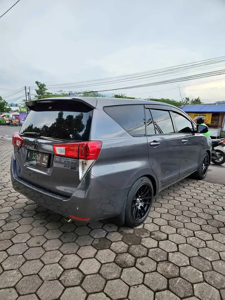 Kijang Innova Reborn V At 2016 solar