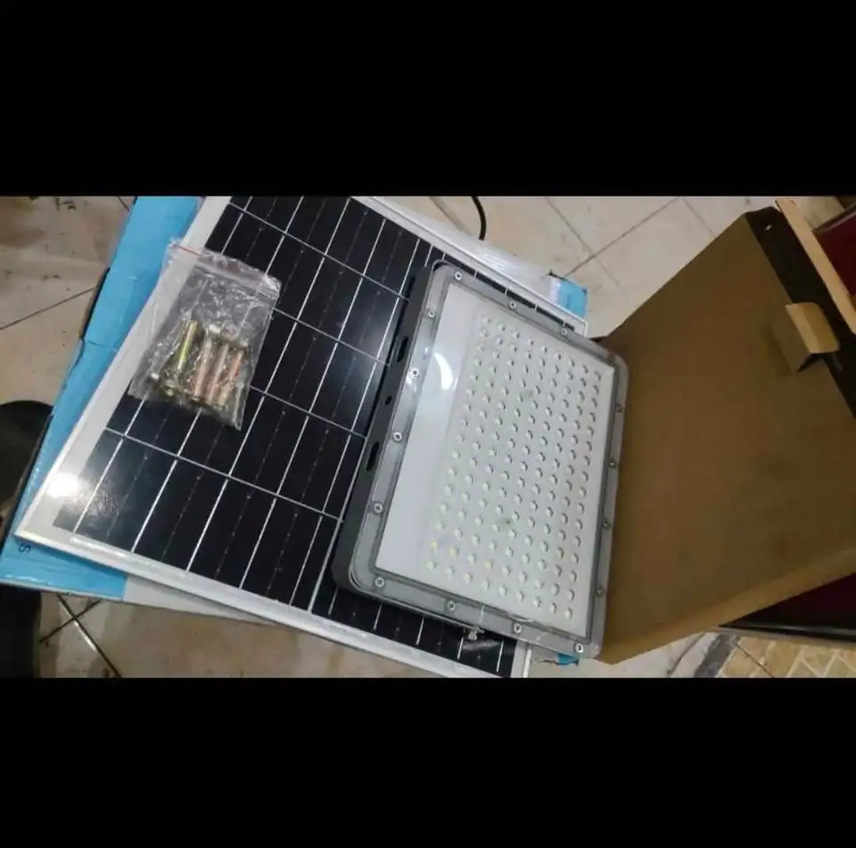 MASKO Lampu LED Tenaga Surya
