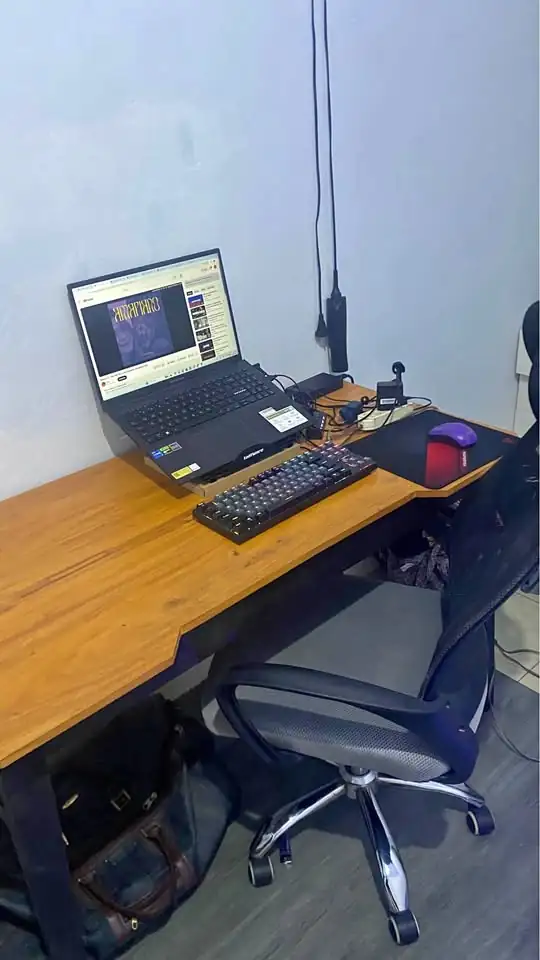 Kursi + Meja Gaming (120x60x75)