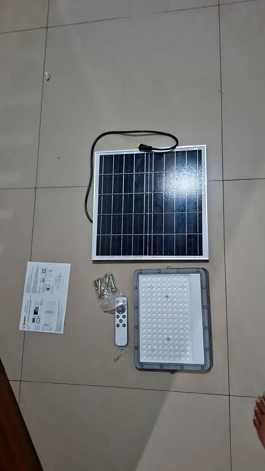MASKO Lampu LED Tenaga Surya