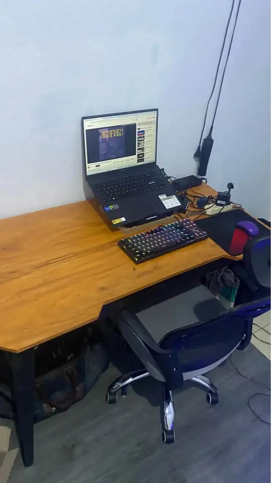 Kursi + Meja Gaming (120x60x75)