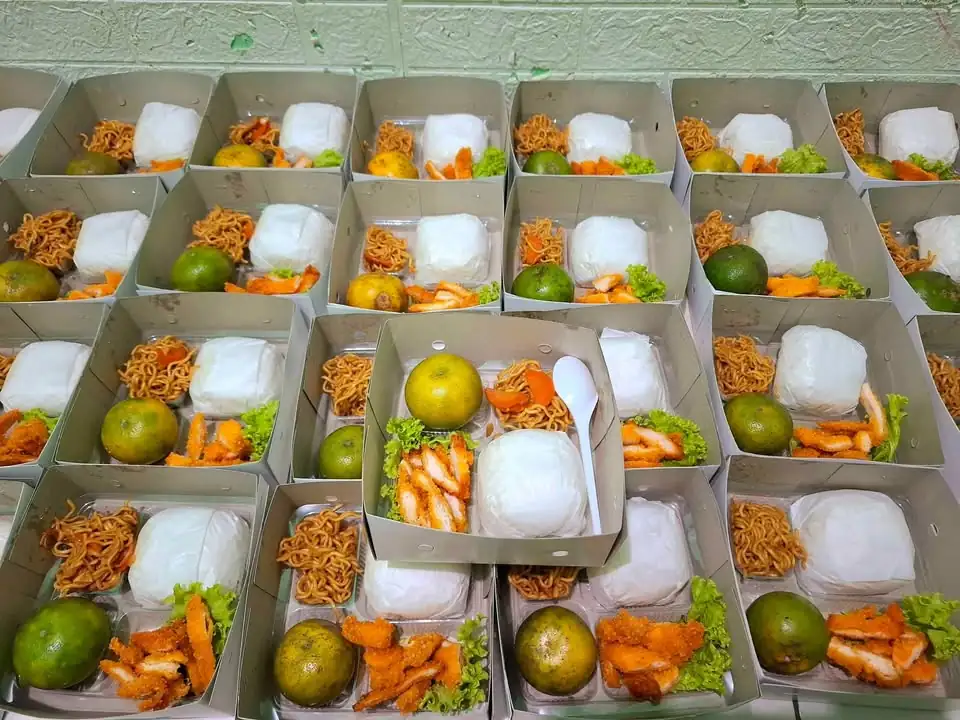 Menerima pesanan Nasi kuning box